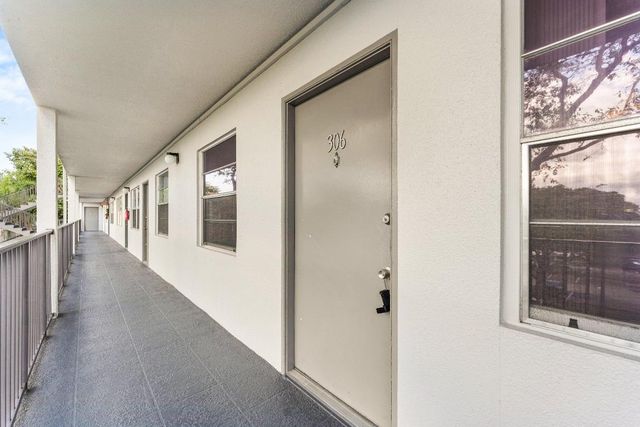 13250 SW 4th Court 306g, Pembroke Pines, FL 33027