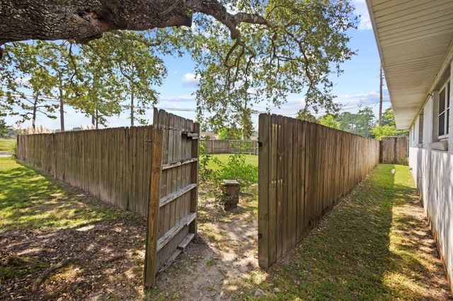 103 Britton Drive, Silsbee, TX 77656