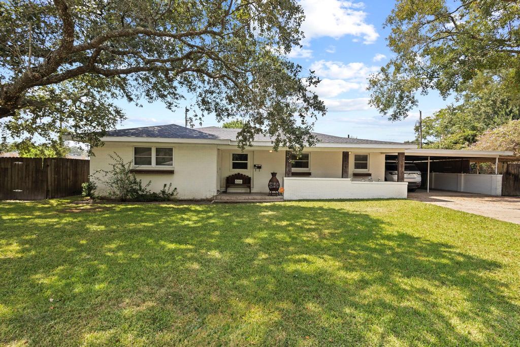 103 Britton Drive, Silsbee, TX 77656