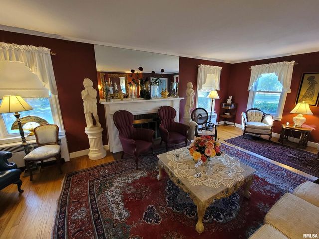 321 W Boone Street, Salem, IL 62881