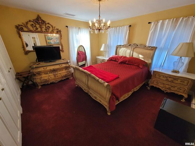 321 W Boone Street, Salem, IL 62881