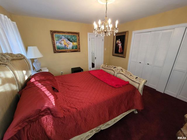 321 W Boone Street, Salem, IL 62881