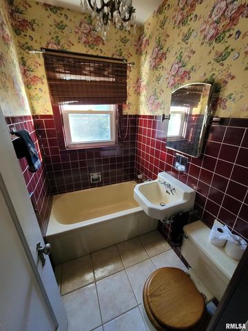 321 W Boone Street, Salem, IL 62881