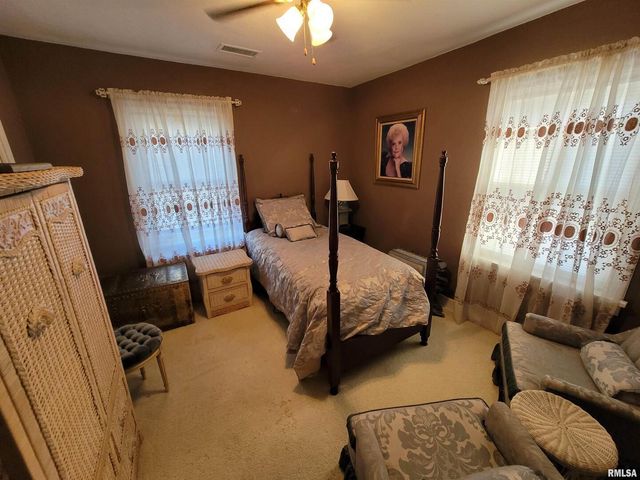 321 W Boone Street, Salem, IL 62881