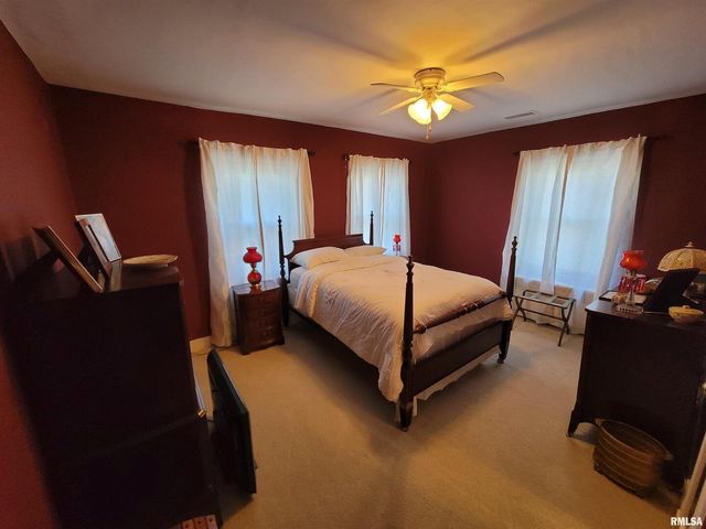 321 W Boone Street, Salem, IL 62881