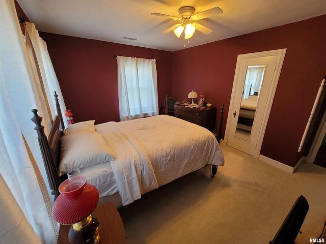 321 W Boone Street, Salem, IL 62881