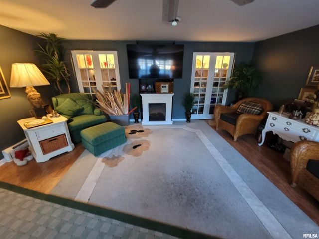 321 W Boone Street, Salem, IL 62881