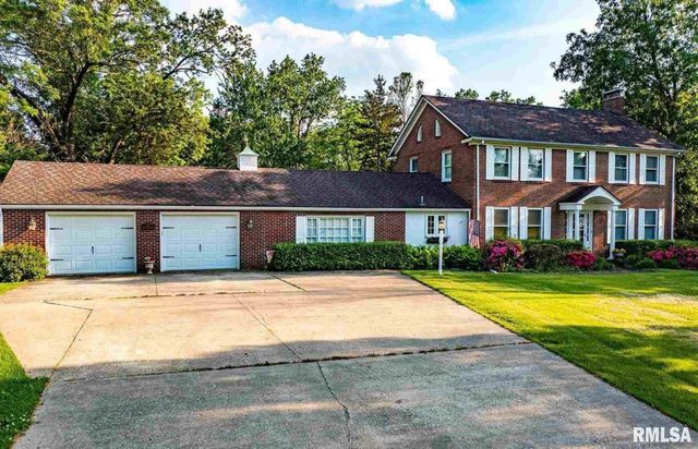 321 W Boone Street, Salem, IL 62881