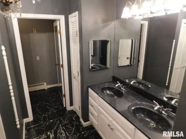 321 W Boone Street, Salem, IL 62881