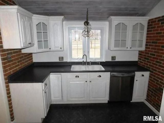 321 W Boone Street, Salem, IL 62881