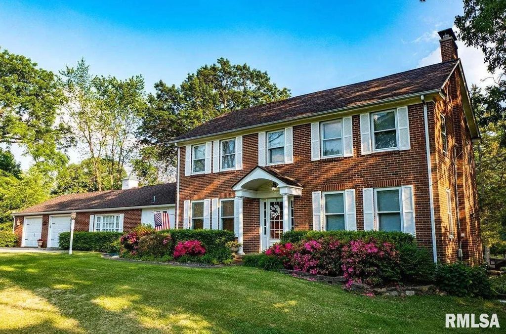 321 W Boone Street, Salem, IL 62881