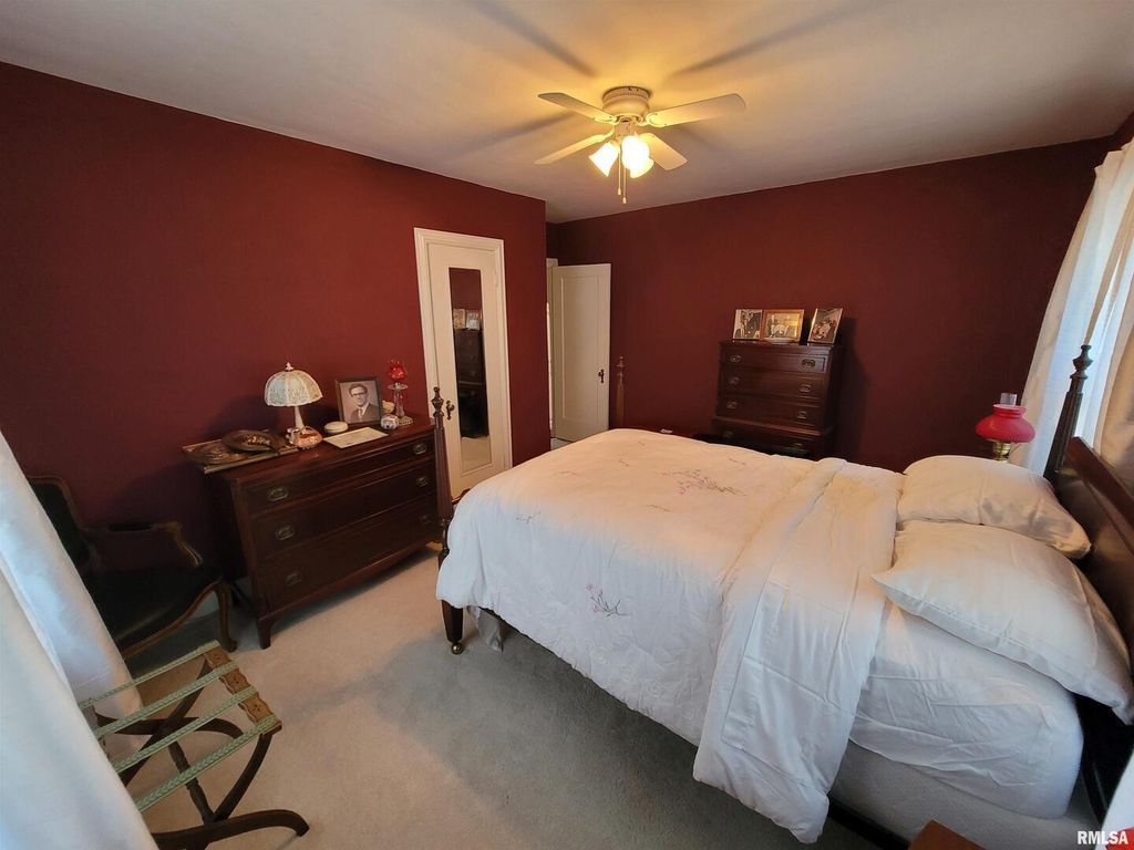 Image 29 of property listing at 321 W Boone Street, Salem, IL 62881