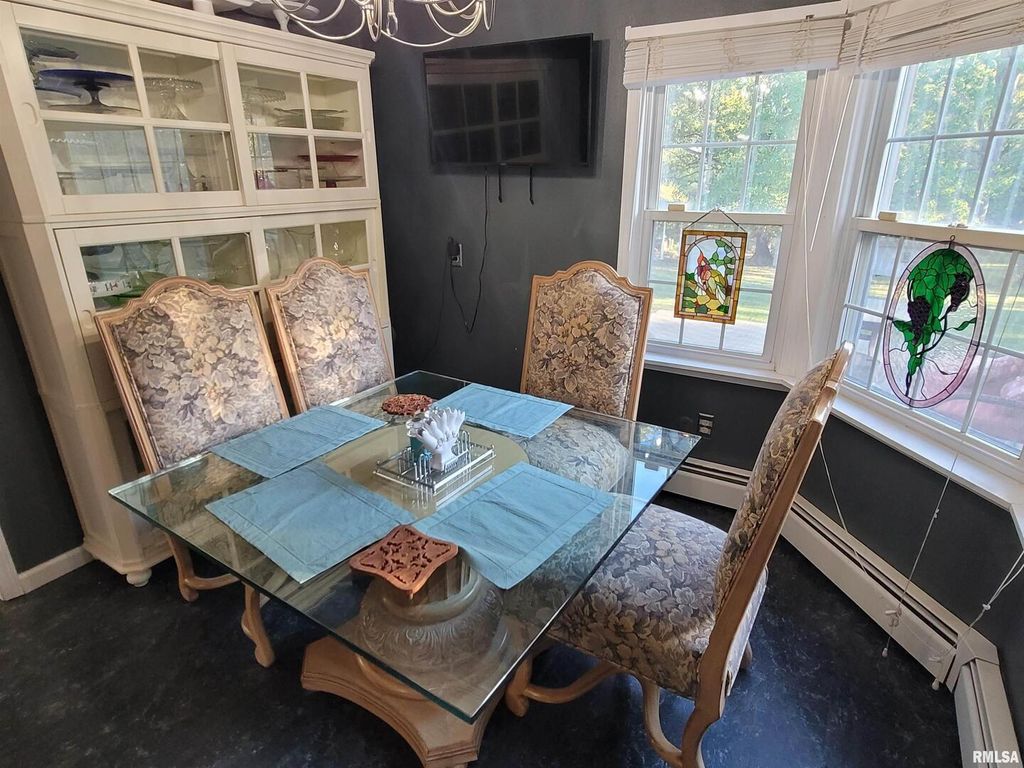 Image 33 of property listing at 321 W Boone Street, Salem, IL 62881