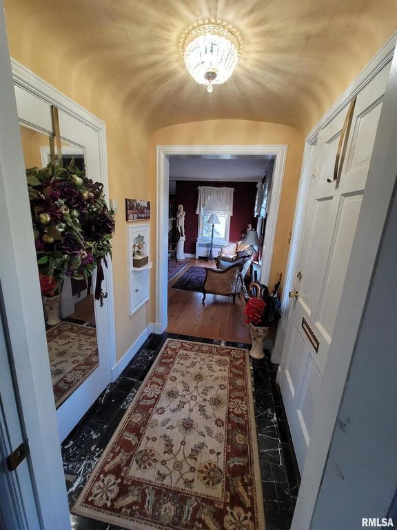 Image 5 of property listing at 321 W Boone Street, Salem, IL 62881