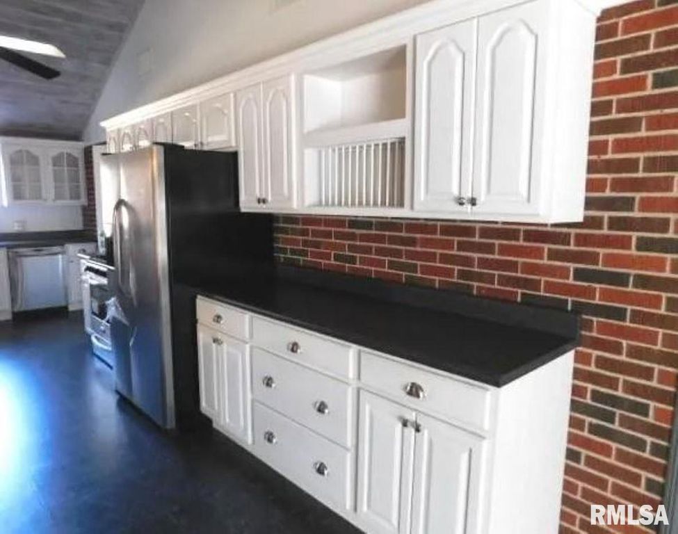 Image 42 of property listing at 321 W Boone Street, Salem, IL 62881