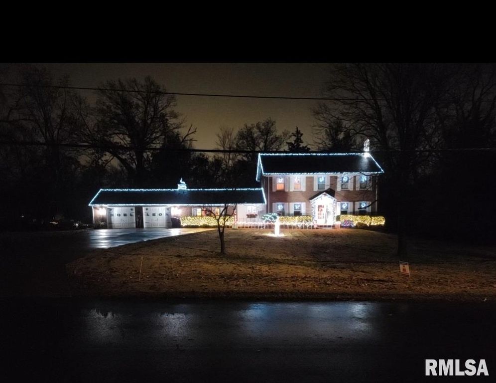 Image 46 of property listing at 321 W Boone Street, Salem, IL 62881