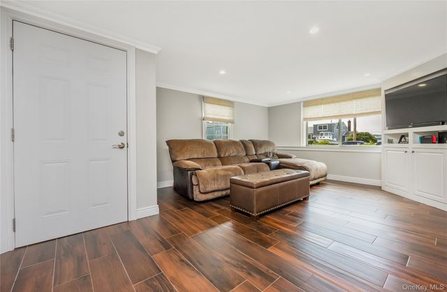 17 Lewis Circle, Babylon, NY 11702