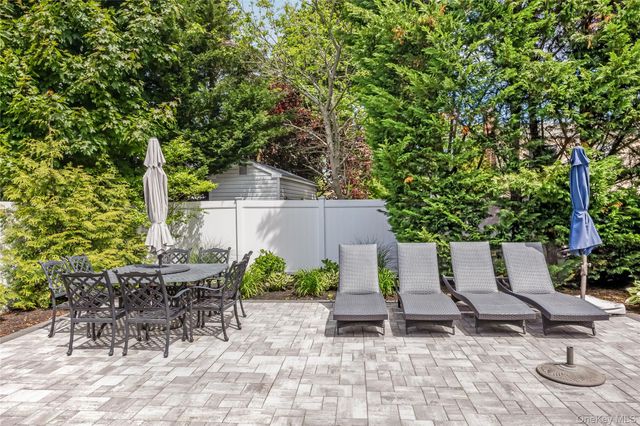 17 Lewis Circle, Babylon, NY 11702