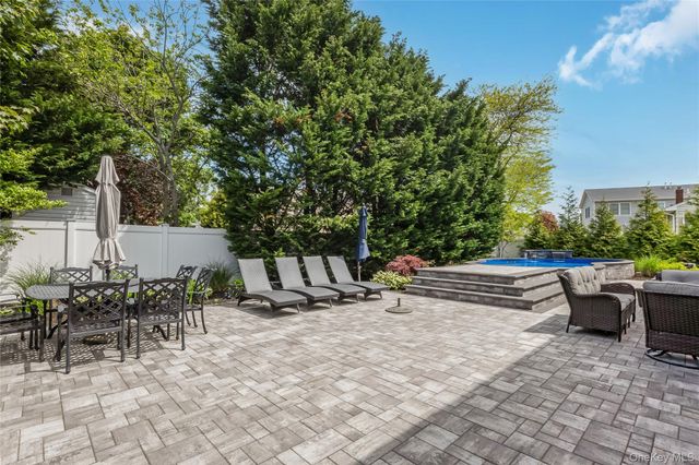 17 Lewis Circle, Babylon, NY 11702