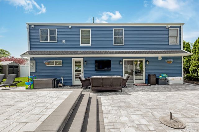 17 Lewis Circle, Babylon, NY 11702