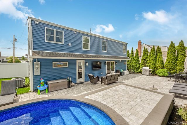 17 Lewis Circle, Babylon, NY 11702