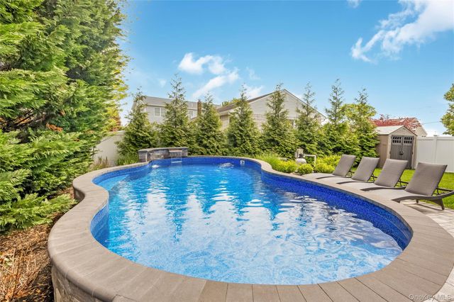 17 Lewis Circle, Babylon, NY 11702