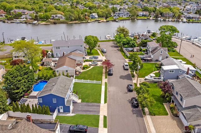 17 Lewis Circle, Babylon, NY 11702