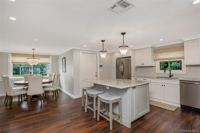 17 Lewis Circle, Babylon, NY 11702