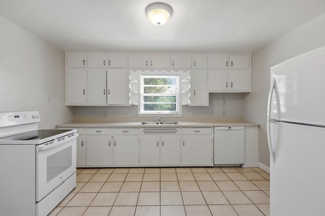 615-617 Lane Allen Road, Lexington, KY 40504