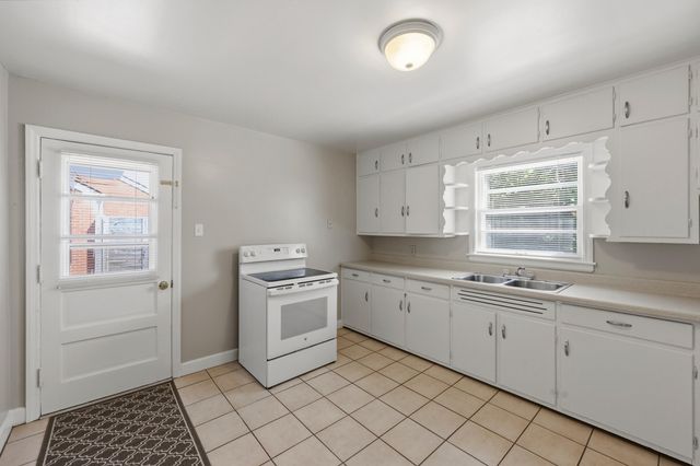 615-617 Lane Allen Road, Lexington, KY 40504