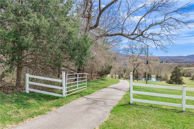 19271 Vineyard Road, Canehill, AR 72717