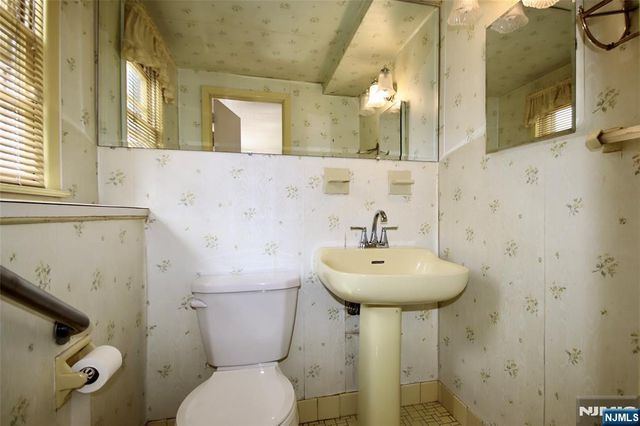 5-22 Dorothy Street, Fair Lawn, NJ 07410