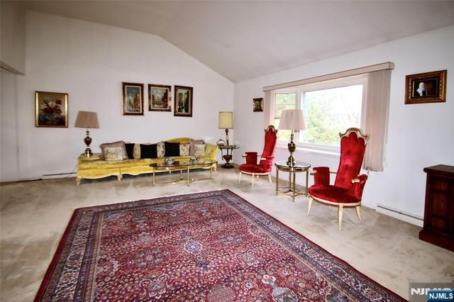 5-22 Dorothy Street, Fair Lawn, NJ 07410