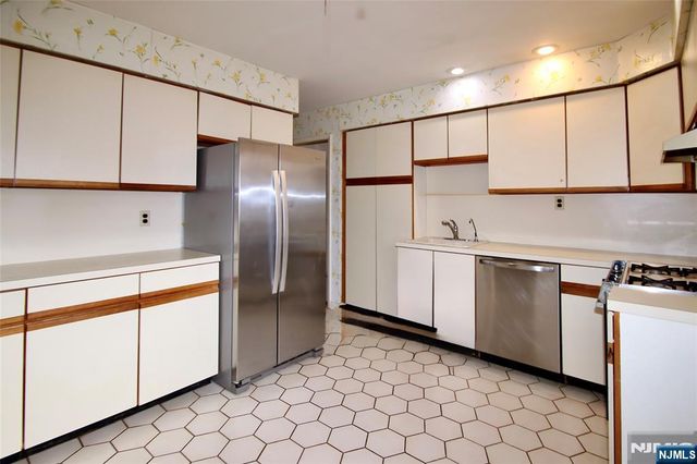 5-22 Dorothy Street, Fair Lawn, NJ 07410