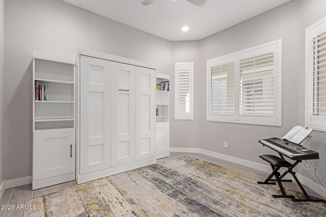 2827 E ROBIN Lane, Phoenix, AZ 85050