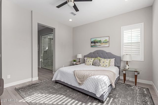 2827 E ROBIN Lane, Phoenix, AZ 85050