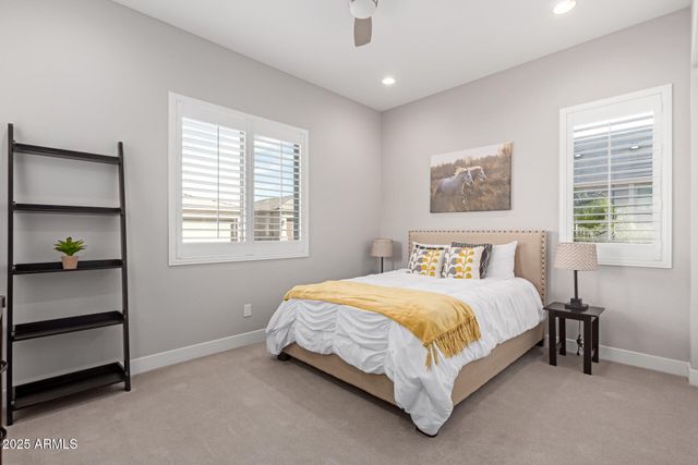2827 E ROBIN Lane, Phoenix, AZ 85050