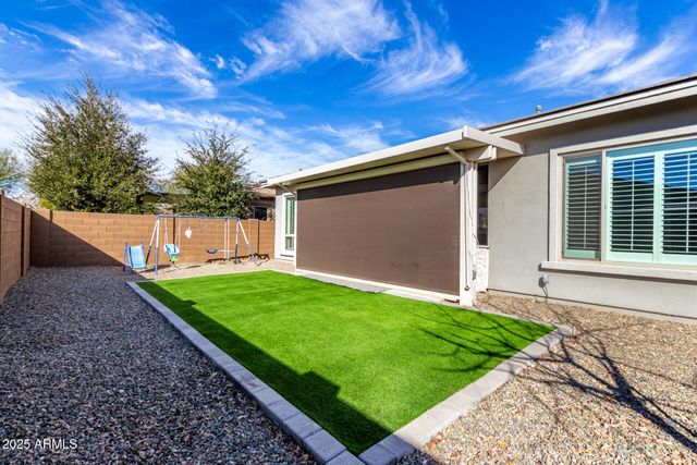 2827 E ROBIN Lane, Phoenix, AZ 85050