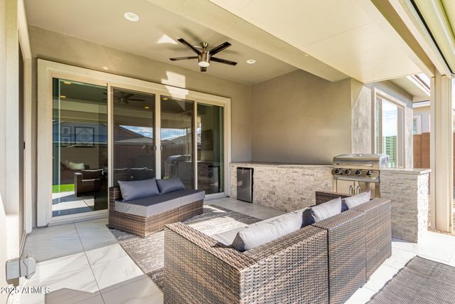2827 E ROBIN Lane, Phoenix, AZ 85050
