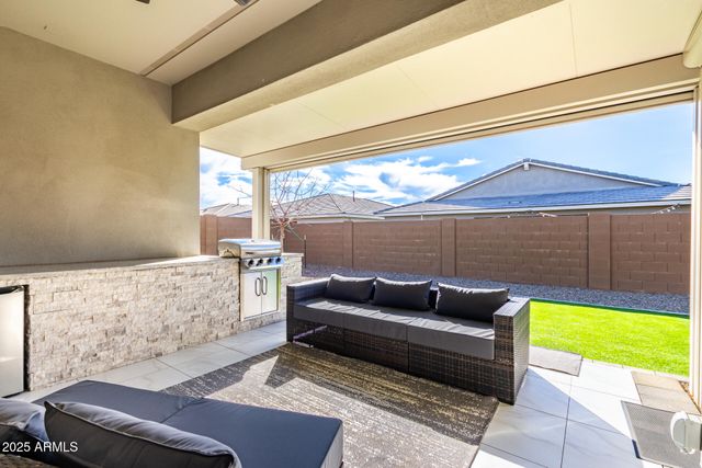 2827 E ROBIN Lane, Phoenix, AZ 85050