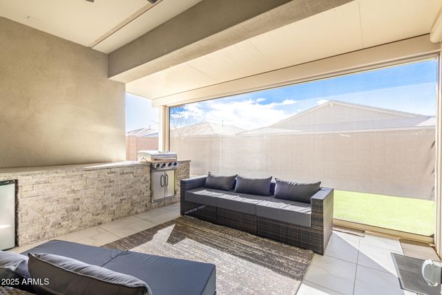 2827 E ROBIN Lane, Phoenix, AZ 85050