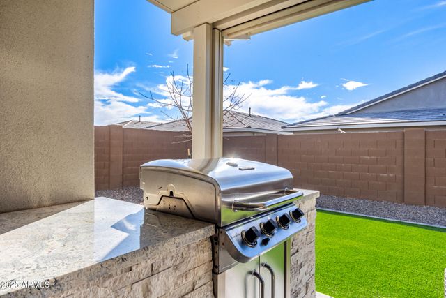 2827 E ROBIN Lane, Phoenix, AZ 85050