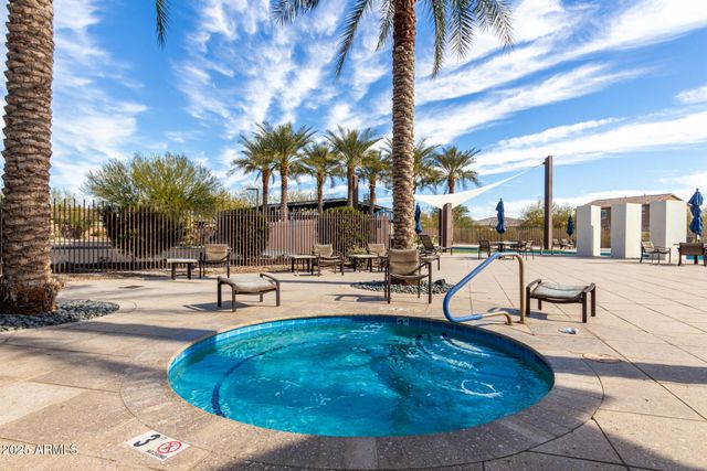 2827 E ROBIN Lane, Phoenix, AZ 85050