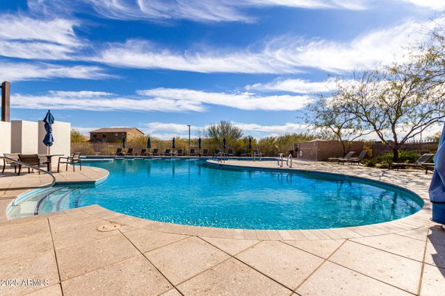 2827 E ROBIN Lane, Phoenix, AZ 85050