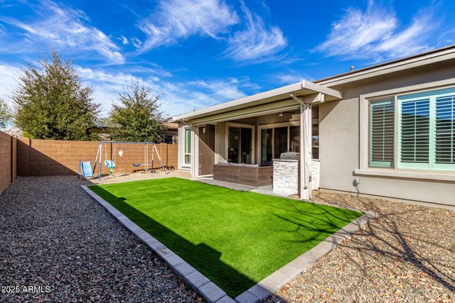 2827 E ROBIN Lane, Phoenix, AZ 85050