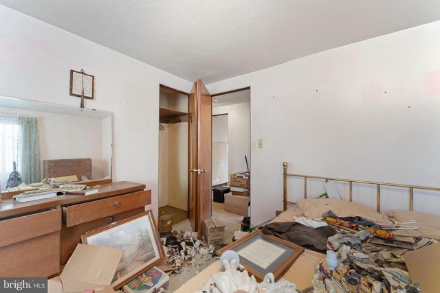 210 ROBERTS ST, Fairmont, WV 26554