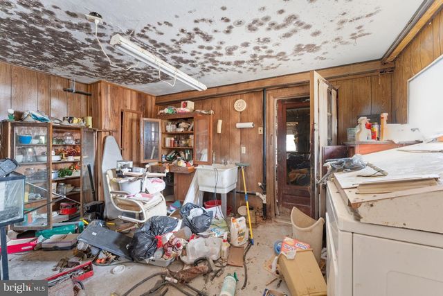 210 ROBERTS ST, Fairmont, WV 26554