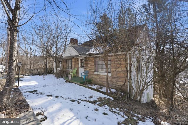 210 ROBERTS ST, Fairmont, WV 26554