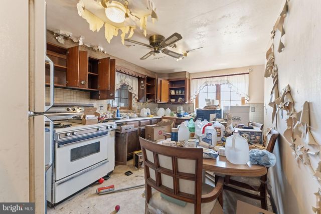 210 ROBERTS ST, Fairmont, WV 26554