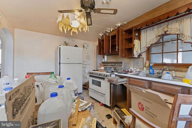 210 ROBERTS ST, Fairmont, WV 26554